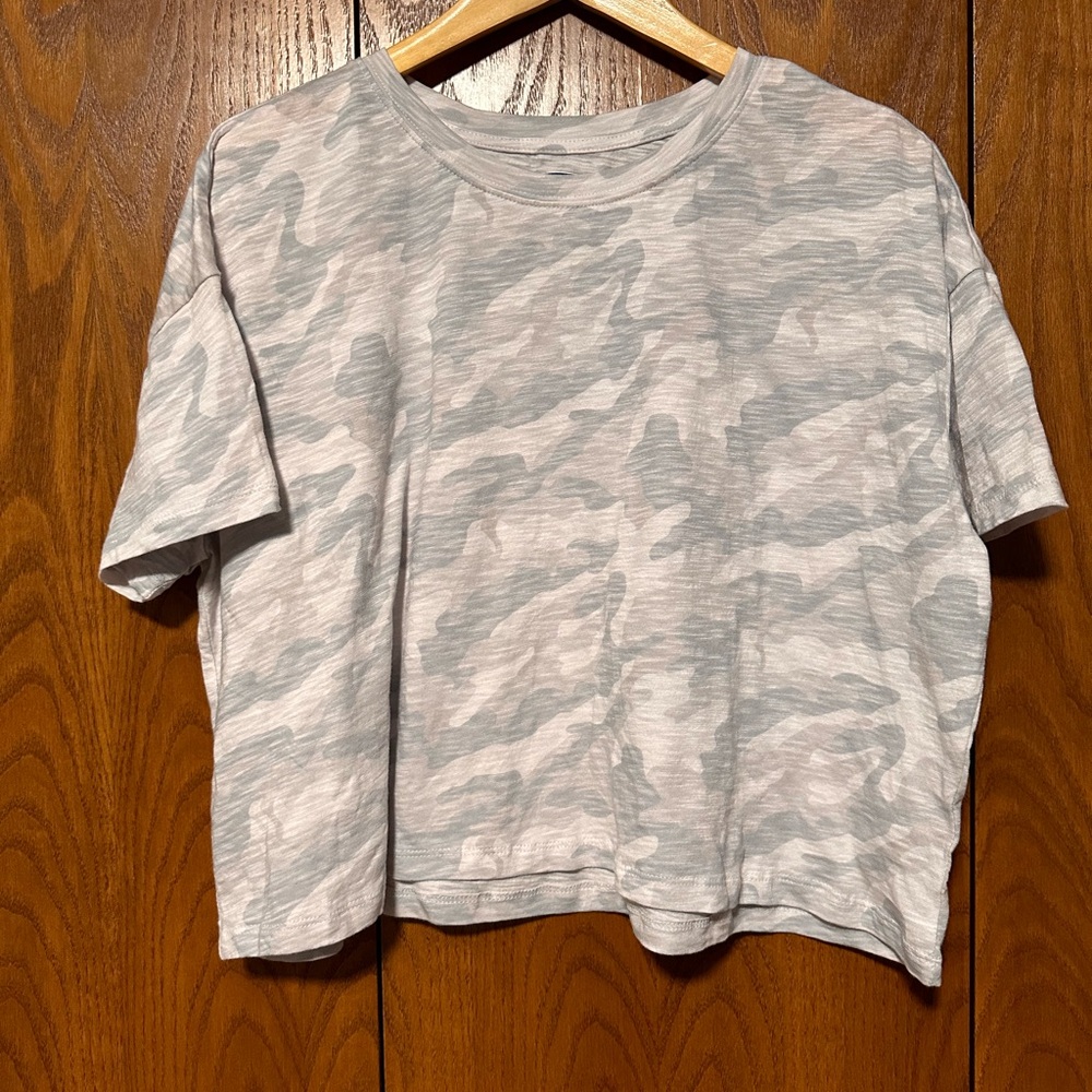 Old Navy Gray Camouflage Short Sleeve T-Shirt
